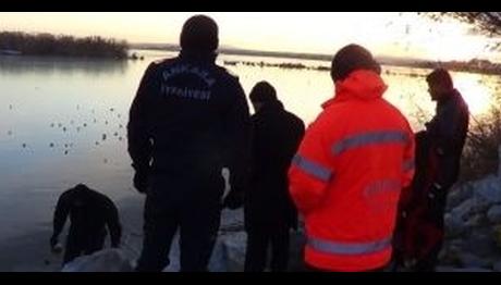 Donan Gölde Mahsur Kalan Kuş Son Anda Kurtuldu