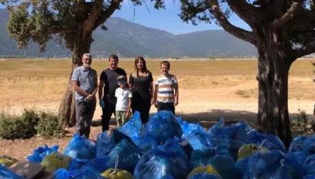 Can Çekişen Avlan Gölünü Temizlediler