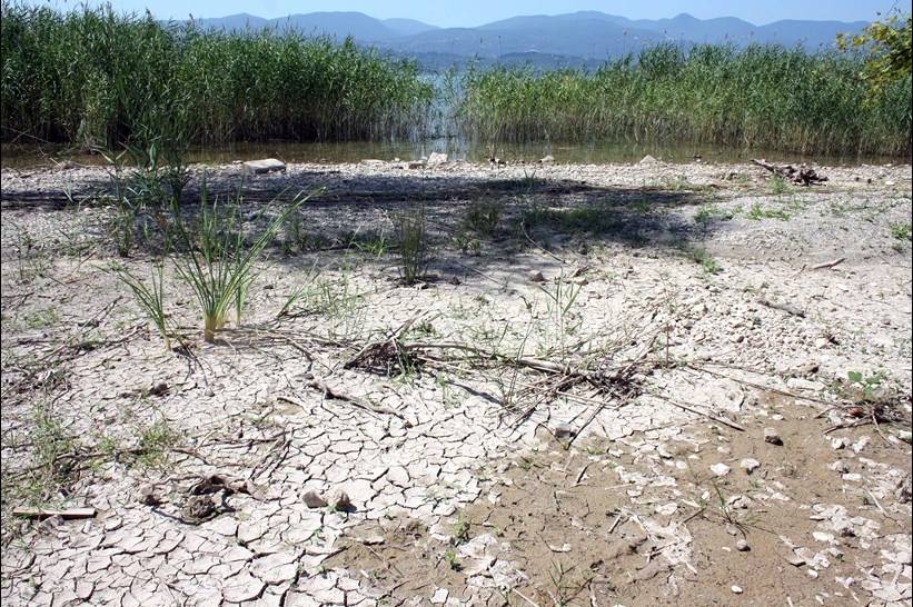 sapanca-golu-icinde-piknik-yapilacak-kadar-cekildi!